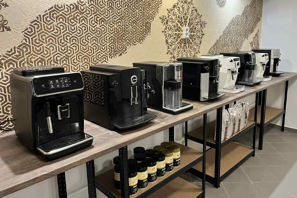 Kávégép üzlet belső tér Debrecenben