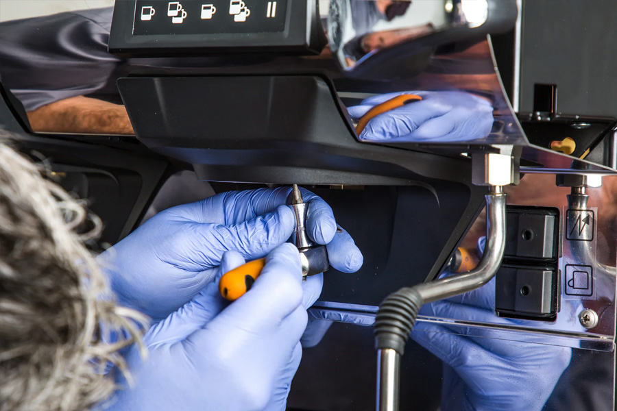 Kávégép karbantartás Debrecen – tisztítás és vízkőtlenítés