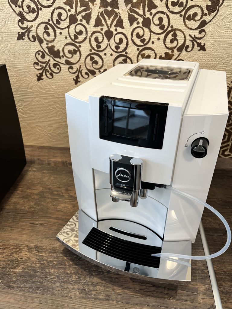 Jura E6 White